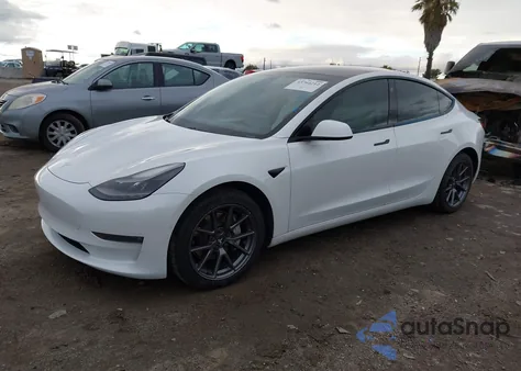 2021 Tesla Model 3 Long Range Dual Motor All-Wheel Drive z USA, uszkodzony, nr VIN 5YJ3E1EB4MF069893